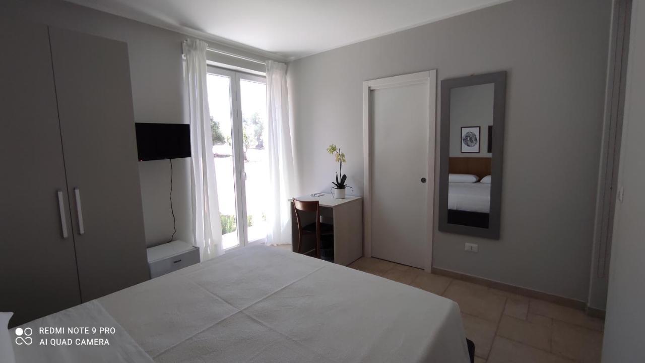 Contrada Specchia Rooms Carovigno Bagian luar foto